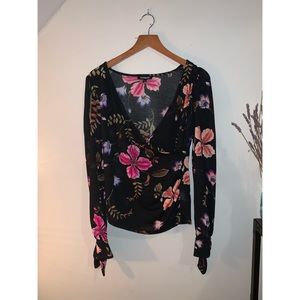 🔆 NWOT Express Black & Floral Surplice Top Sz S